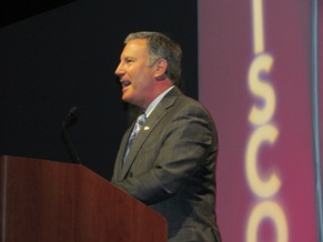 AASA's Steve Handschuh addresses the crowd at VisCon 2012 in Chicago.